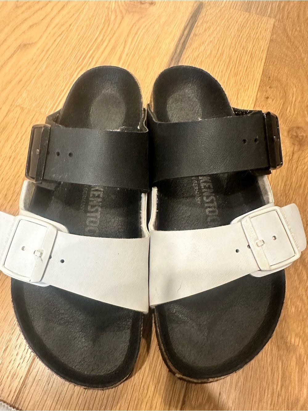 Birkenstock Kids Two-Tone Buckle Slide Sandals - Black & White